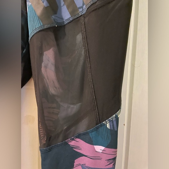 Vs. pink bonded tropical leggings with phone pocket-small EUC - Picture 4 of 8